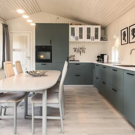 Charming 6-person Vacation In Holiday home