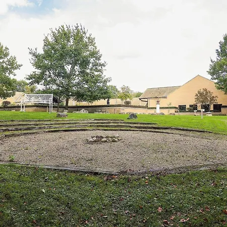 Vakantiehuis Charming 6-person Vacation In *